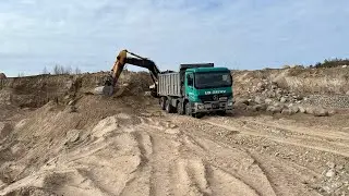 Поломки на самосвале Мерседес не заканчиваются..