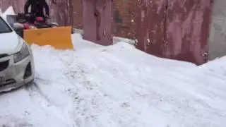 Отвал для квадроцикла. Cf moto чистит снег
