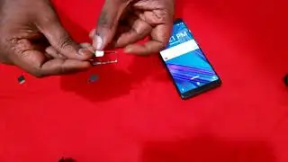 Asus Zenfone Max Pro M1: Insert SIM card and  Microsd card