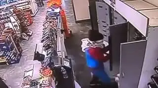 Men rob a petrol station dressed as Santa and Spiderman  01-sep-2016
