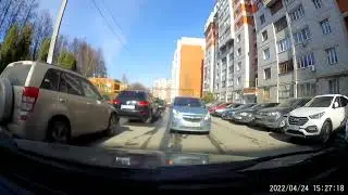 Полная версия встречи с женщиной за рулём во дворе на Пирогова. Мат. 28+