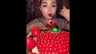 strawberry 🍓 cake 🎂 eating asmr#short video
