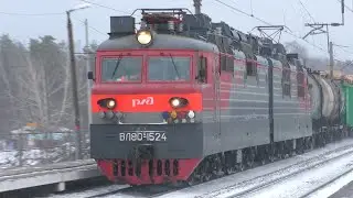 Электровозы ВЛ80С-1524 и ВЛ80С-2608 с грузовыми поездами