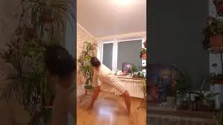 Дракон смотрит свой хвост