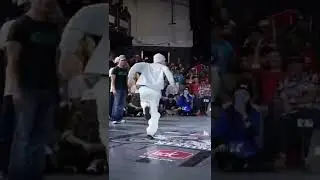 Bboy исполняет танец!