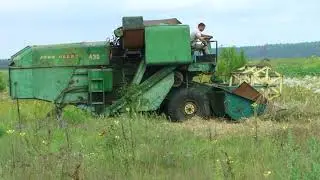 Уборка ретро комбайном John Deere MD 430
