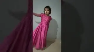 A little girl dance slow😍😘😘