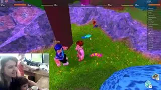 Играем с мамой и сестрой в роблокс Egg Hunt 2018: The Great Yolktales