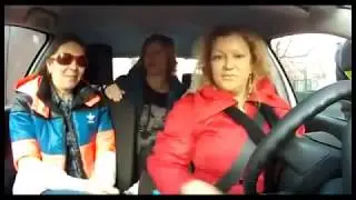 девушки vs полицейский!!!