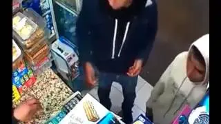 Idiot Thief Fails to Steal Oreos, Gets Caught by Cashier