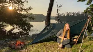 Solo Tarp Camping on a Remote Island — Campfire Cooking & Foraging 🔥🌿