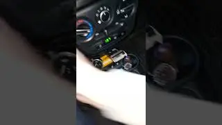 Целых четыре вольтметра - указателя напряжения в авто!