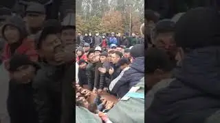 Садыр Жапаров аянтта суйлоп жатат!