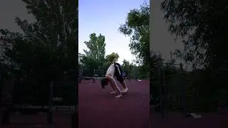 I swear, this is the first time I've heard this song. The start 🤌🏻💣 #sports #handstand #calisthenics