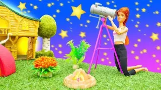 Блогер Барби проводит день на природе 🌲🌳 Видео про игры в куклы Барби для девочек