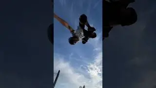Kickflip 👉 backflip