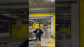 Напала на машину 😂 #флексим  на парковке #videoshort #тренды#viralvideo