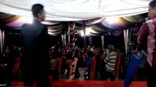 Memainkan Kecapi