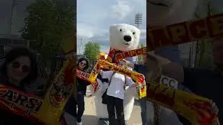 Говорят, чем больше болельщиков на стадионе, тем больше шансов на хорошую погоду 🌝
