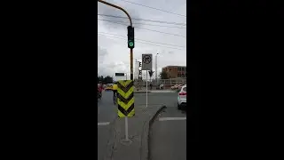 Prohibido girar a la derecha con luz roja