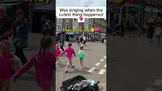 The way she looked back at me🥺💖#cute #cutebaby #singing #busker #shortsvideo #shorts #kids