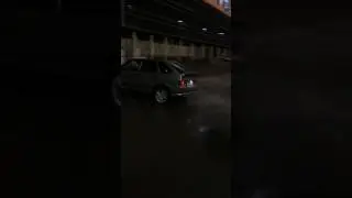 Даже на мокром асфальте не сносит, ждём зимы. Что бы передний привод пошёл боком😂