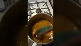 Platillo: Mar y Tierra, acompañado de una salsa coctelera picosa | El Confe