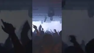when the crowd knows the lyrics 😩