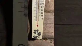 Деревенская баня зимой