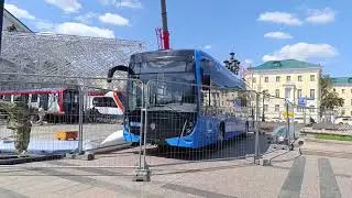 Подготовка к выставке на манеже. Ресталинговый электробус ,Москва 2024 и Иволга 4.0 стоят на манеже.