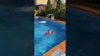 Сальто в бассейн! Кто умеет также??      