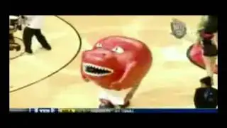 Raptor Eats Hot Cheerleader en MSN Video