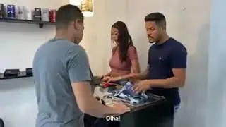 Homem negro e humilhado em loja por empresario arrogante o final e chocante