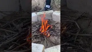 Наш первый костер у шалаша (подробнее в тгк) 