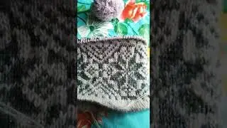 Красивая женская шапка , узором жаккард.