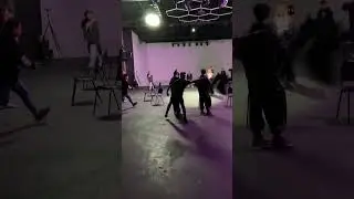 Девушку чут не раздавили 😱