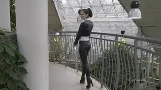 В галерее Ботанического сада. In the gallery of the Botanical Garden