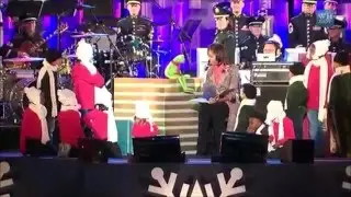 Michelle Obama and the Muppets read "The Night Before Christmas"