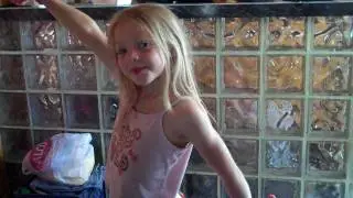 6 YEAR OLD GIRL DANCES VS SUMBA BABY