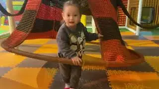 Айлин играет в детском развлекательном центре для детей, видео для детей LIKE NASTYA LIKE AYLINKA