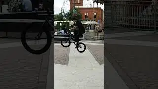 трюк на bmx foot plant 180 to fakie half cab street #bmx #bmxstreet #bmxlife #bmxstyle #dimabar #бмх