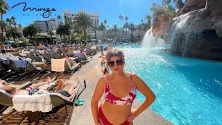 I Stayed in the Cheapest Room at The Mirage in Las Vegas.. 🦜