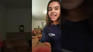 sub to that dumb girl!!