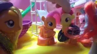 MLP. МАЛЕНЬКИЕ ПОНИ В БАССЕЙНЕ ВОДНАЯ ГОРКА И ДРУЗЬЯ