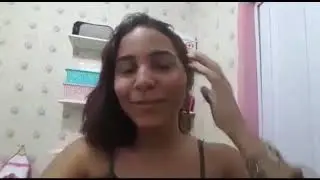 MINHA IRMÃ DE 10 ANOS PINTOU MEU CABELO (de vermelho!)