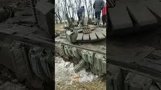 ⚪यूक्रेन सेना रूसी टैंक को कब्जे में लेते हुए।🔥😀
