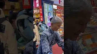 Думал живой человек пока не подошёл ближе