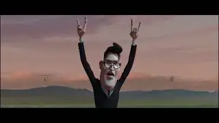 она НЕ поёт