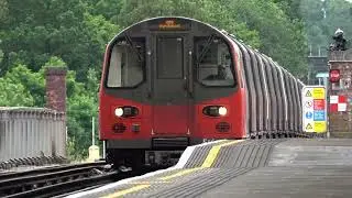 Evening peak at East Finchley