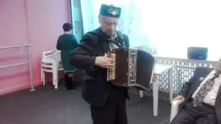 Поет Рамиль Курамшин.